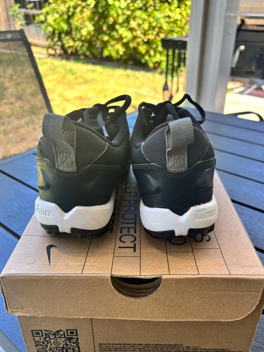 Nike Men's Black and White Football Cleats - Low Profile Traction .Size 5Y